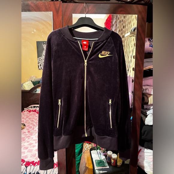 Pre Owned! Nike 2 Piece Velvet Women Tracksuit , Zip Up Hoddie and Pants - Picture 4 of 7